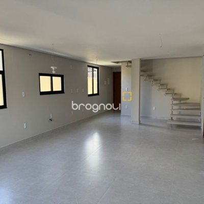 Casa com 135m², 4 quartos (sendo 1 suíte), 2 garagens, no bairro Rio Vermelho em Florianópolis