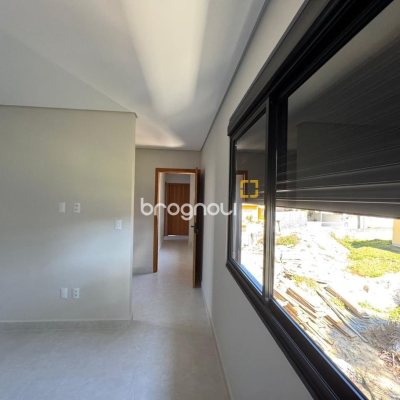 Casa com 135m², 4 quartos (sendo 1 suíte), 2 garagens, no bairro Rio Vermelho em Florianópolis