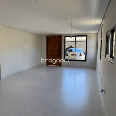 Casa com 135m², 4 quartos (sendo 1 suíte), 2 garagens, no bairro Rio Vermelho em Florianópolis