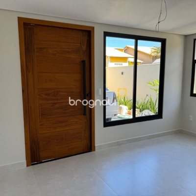 Casa com 135m², 4 quartos (sendo 1 suíte), 2 garagens, no bairro Rio Vermelho em Florianópolis