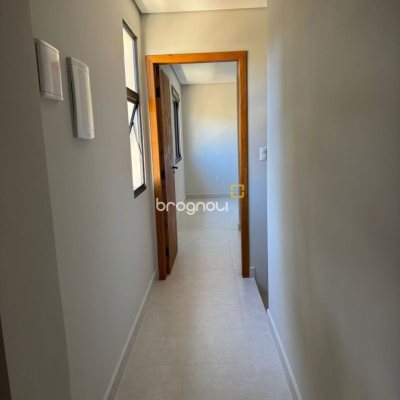 Casa com 135m², 4 quartos (sendo 1 suíte), 2 garagens, no bairro Rio Vermelho em Florianópolis
