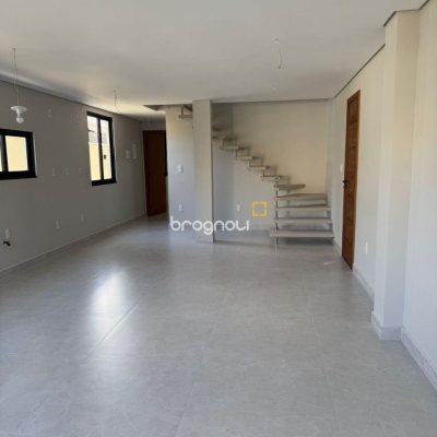 Casa com 135m², 4 quartos (sendo 1 suíte), 2 garagens, no bairro Rio Vermelho em Florianópolis