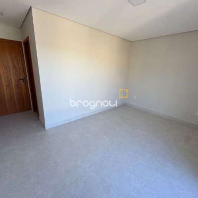 Casa com 135m², 4 quartos (sendo 1 suíte), 2 garagens, no bairro Rio Vermelho em Florianópolis