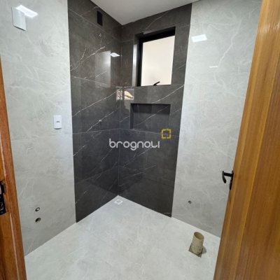 Casa com 135m², 4 quartos (sendo 1 suíte), 2 garagens, no bairro Rio Vermelho em Florianópolis