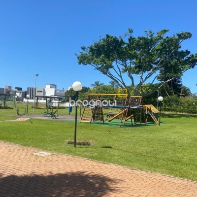 Casa de Condomínio com 360m², 4 quartos (sendo 4 suítes), 4 garagens, no bairro Ingleses em Florianópolis