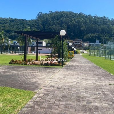 Casa de Condomínio com 360m², 4 quartos (sendo 4 suítes), 4 garagens, no bairro Ingleses em Florianópolis