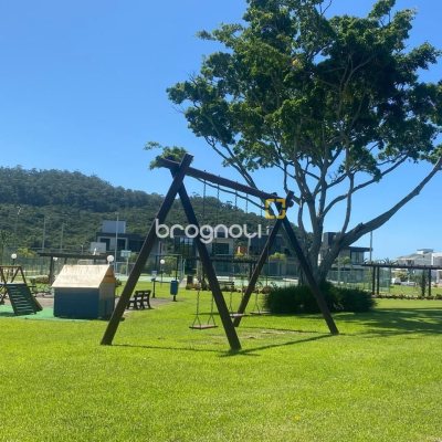 Casa de Condomínio com 360m², 4 quartos (sendo 4 suítes), 4 garagens, no bairro Ingleses em Florianópolis