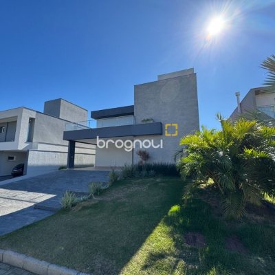 Casa de Condomínio com 360m², 4 quartos (sendo 4 suítes), 4 garagens, no bairro Ingleses em Florianópolis