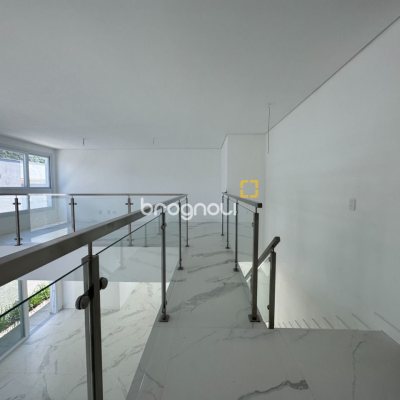Casa de Condomínio com 360m², 4 quartos (sendo 4 suítes), 4 garagens, no bairro Ingleses em Florianópolis