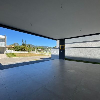 Casa de Condomínio com 360m², 4 quartos (sendo 4 suítes), 4 garagens, no bairro Ingleses em Florianópolis
