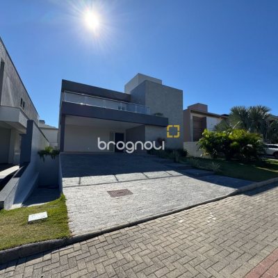 Casa de Condomínio com 360m², 4 quartos (sendo 4 suítes), 4 garagens, no bairro Ingleses em Florianópolis