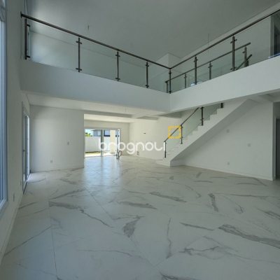 Casa de Condomínio com 360m², 4 quartos (sendo 4 suítes), 4 garagens, no bairro Ingleses em Florianópolis