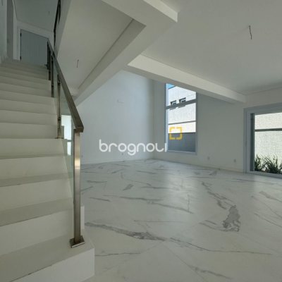 Casa de Condomínio com 360m², 4 quartos (sendo 4 suítes), 4 garagens, no bairro Ingleses em Florianópolis