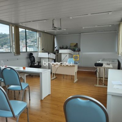 Sala com 113m², 1 garagem, no bairro Centro em Florianópolis