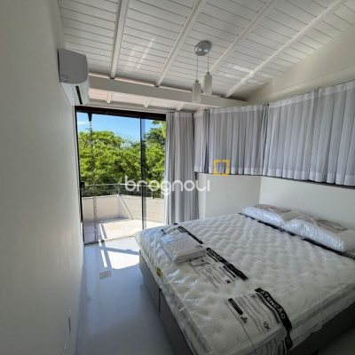 Casa de Condomínio com 192m², 4 quartos (sendo 1 suíte), 2 garagens, no bairro Cachoeira do Bom Jesus em Florianópolis
