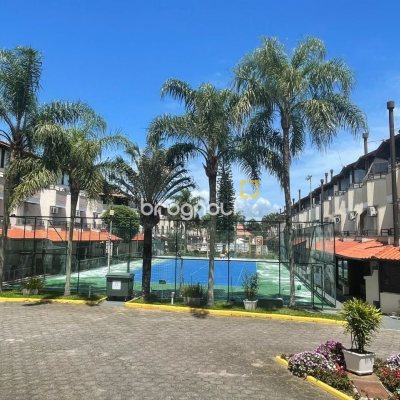 Casa de Condomínio com 192m², 4 quartos (sendo 1 suíte), 2 garagens, no bairro Cachoeira do Bom Jesus em Florianópolis