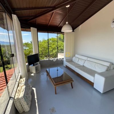 Casa de Condomínio com 192m², 4 quartos (sendo 1 suíte), 2 garagens, no bairro Cachoeira do Bom Jesus em Florianópolis