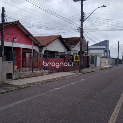 Casa com 130m², 2 quartos, 3 garagens, no bairro Balneário em Florianópolis