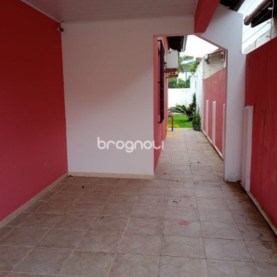Casa com 130m², 2 quartos, 3 garagens, no bairro Balneário em Florianópolis