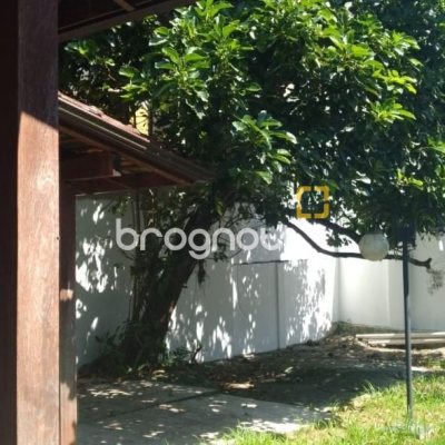Casa com 130m², 2 quartos, 3 garagens, no bairro Balneário em Florianópolis