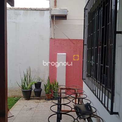 Casa com 130m², 2 quartos, 3 garagens, no bairro Balneário em Florianópolis