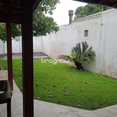 Casa com 130m², 2 quartos, 3 garagens, no bairro Balneário em Florianópolis