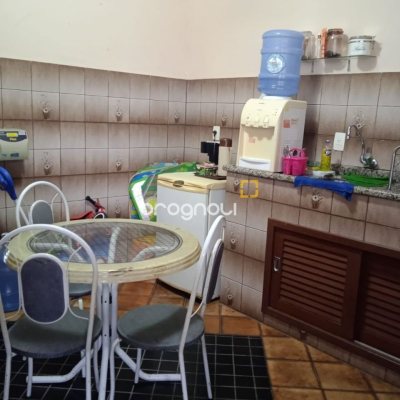 Casa com 130m², 2 quartos, 3 garagens, no bairro Balneário em Florianópolis