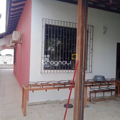 Casa com 130m², 2 quartos, 3 garagens, no bairro Balneário em Florianópolis