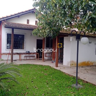 Casa com 130m², 2 quartos, 3 garagens, no bairro Balneário em Florianópolis