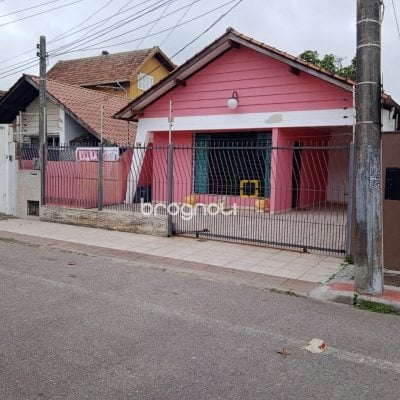 Casa com 130m², 2 quartos, 3 garagens, no bairro Balneário em Florianópolis