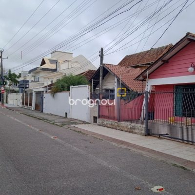 Casa com 130m², 2 quartos, 3 garagens, no bairro Balneário em Florianópolis