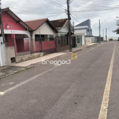 Casa com 130m², 2 quartos, 3 garagens, no bairro Balneário em Florianópolis
