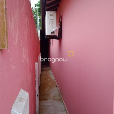 Casa com 130m², 2 quartos, 3 garagens, no bairro Balneário em Florianópolis