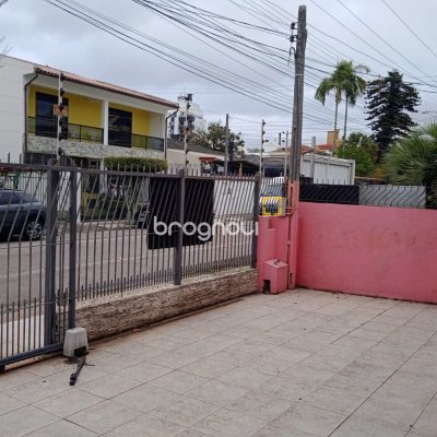 Casa com 130m², 2 quartos, 3 garagens, no bairro Balneário em Florianópolis