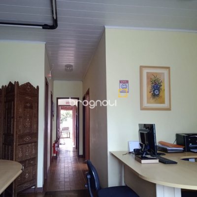 Casa com 130m², 2 quartos, 3 garagens, no bairro Balneário em Florianópolis