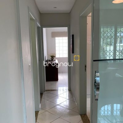 Casa com 145m², 5 quartos (sendo 1 suíte), 5 garagens, no bairro Centro em São José