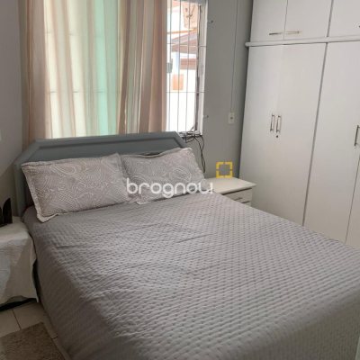Casa com 145m², 5 quartos (sendo 1 suíte), 5 garagens, no bairro Centro em São José