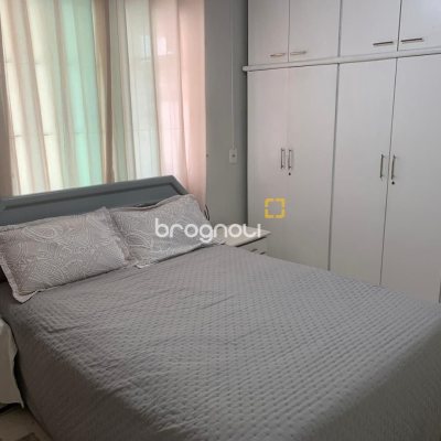 Casa com 145m², 5 quartos (sendo 1 suíte), 5 garagens, no bairro Centro em São José