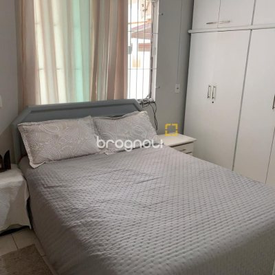 Casa com 145m², 5 quartos (sendo 1 suíte), 5 garagens, no bairro Centro em São José