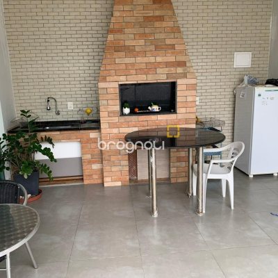 Casa com 145m², 5 quartos (sendo 1 suíte), 5 garagens, no bairro Centro em São José