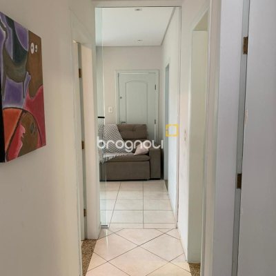 Casa com 145m², 5 quartos (sendo 1 suíte), 5 garagens, no bairro Centro em São José