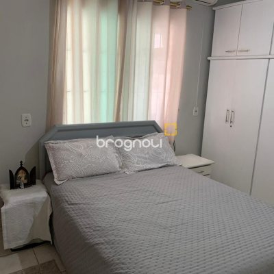 Casa com 145m², 5 quartos (sendo 1 suíte), 5 garagens, no bairro Centro em São José