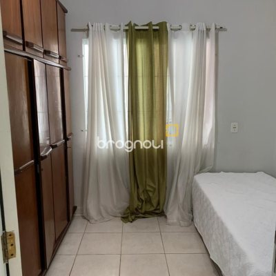 Casa com 145m², 5 quartos (sendo 1 suíte), 5 garagens, no bairro Centro em São José