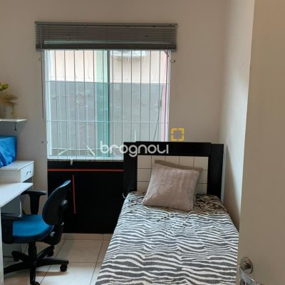 Casa com 145m², 5 quartos (sendo 1 suíte), 5 garagens, no bairro Centro em São José