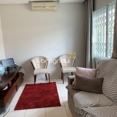Casa com 145m², 5 quartos (sendo 1 suíte), 5 garagens, no bairro Centro em São José