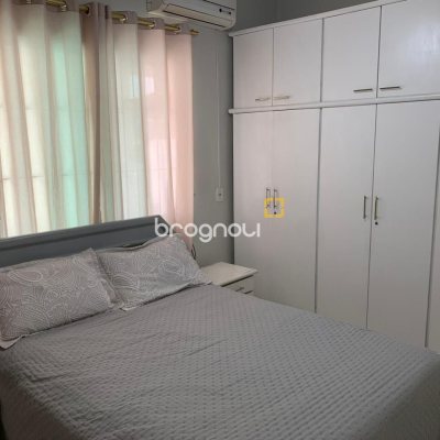 Casa com 145m², 5 quartos (sendo 1 suíte), 5 garagens, no bairro Centro em São José