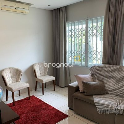 Casa com 145m², 5 quartos (sendo 1 suíte), 5 garagens, no bairro Centro em São José