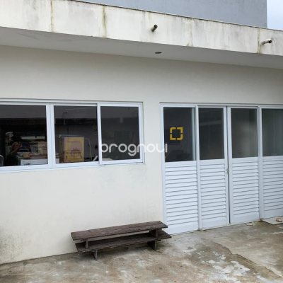 Casa com 145m², 5 quartos (sendo 1 suíte), 5 garagens, no bairro Centro em São José
