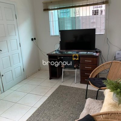 Casa com 145m², 5 quartos (sendo 1 suíte), 5 garagens, no bairro Centro em São José