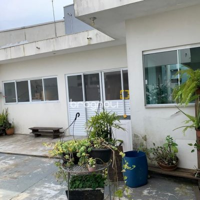 Casa com 145m², 5 quartos (sendo 1 suíte), 5 garagens, no bairro Centro em São José